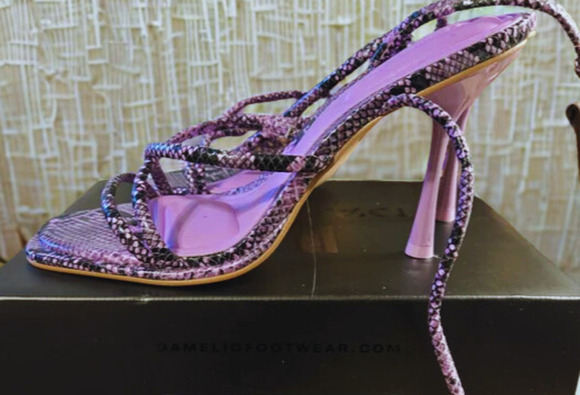 Rocco D'Amelio Shoes - Rocco D'Amelio Lavender Strappy kitten heels classy snake skin look size 8 NWT
